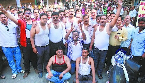  Bullion traders and perform topless