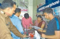 Promoter and expressed doubts have been stolen in the mobile shop