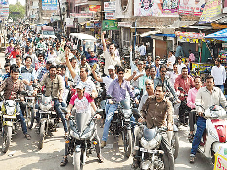 Bullion traders pulled vehicle procession