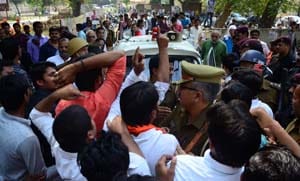 encirclement of vc in allahabad university