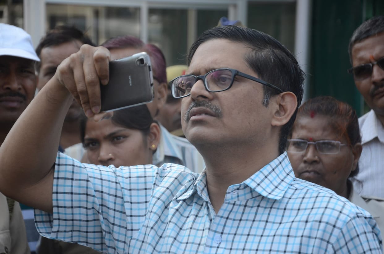 Suspended IPS officer Amitabh Thakur relief from Supreme Court
