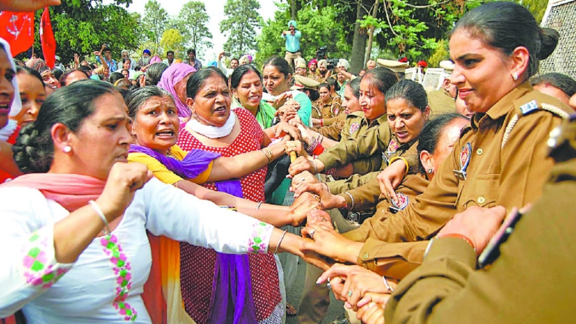 anganwadi workers protest, anganwadi workers and police clash, mohali police, mohali news