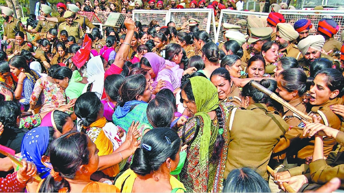 anganwadi workers protest, anganwadi workers and police clash, mohali police, mohali news