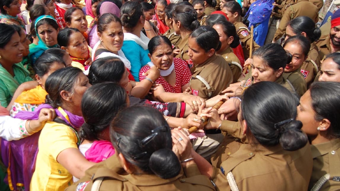 anganwadi workers protest, anganwadi workers and police clash, mohali police, mohali news