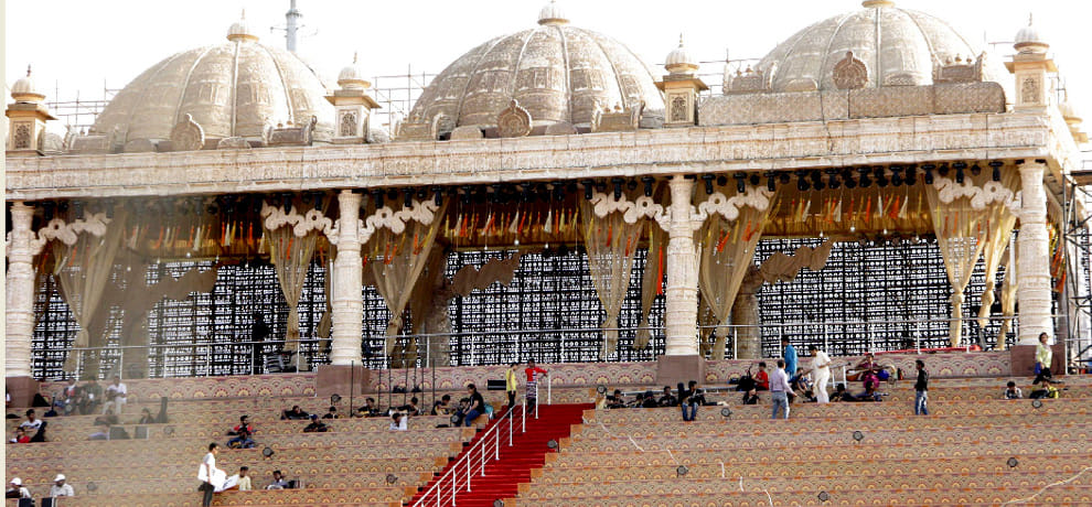 more opulent stage of shri shri program than the big films sets