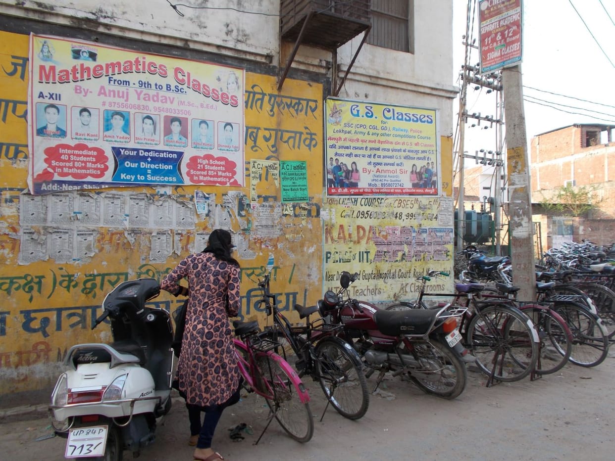 girls avoid coaching center after molestation in road at sahjanwa Gorakhpur