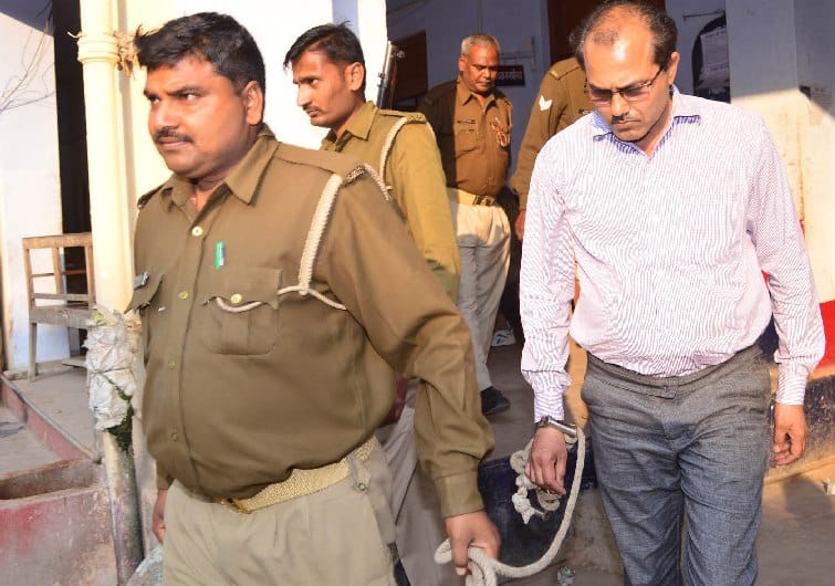 dwarahat engineering college JE arrested in taking bribe