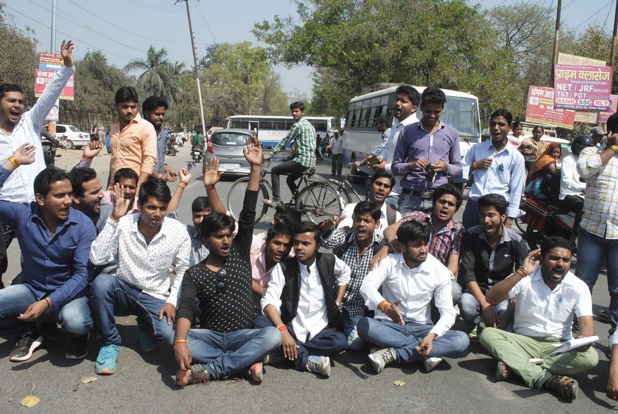 students of gorakhpur university jaam the road for speed breaker