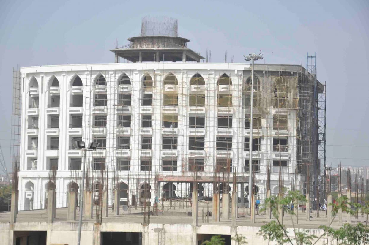 Haj House gave ground without resolution