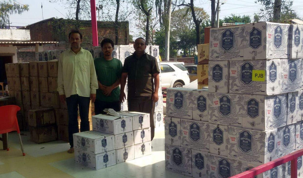 police caught 40 lac rupees illegal liquer