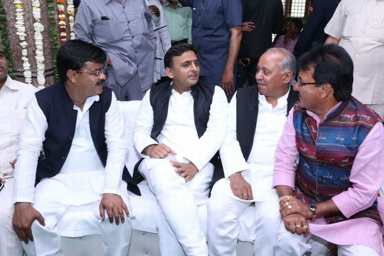 kanhaiya ko aisa bayaan nahin dena chaahie: akhilesh