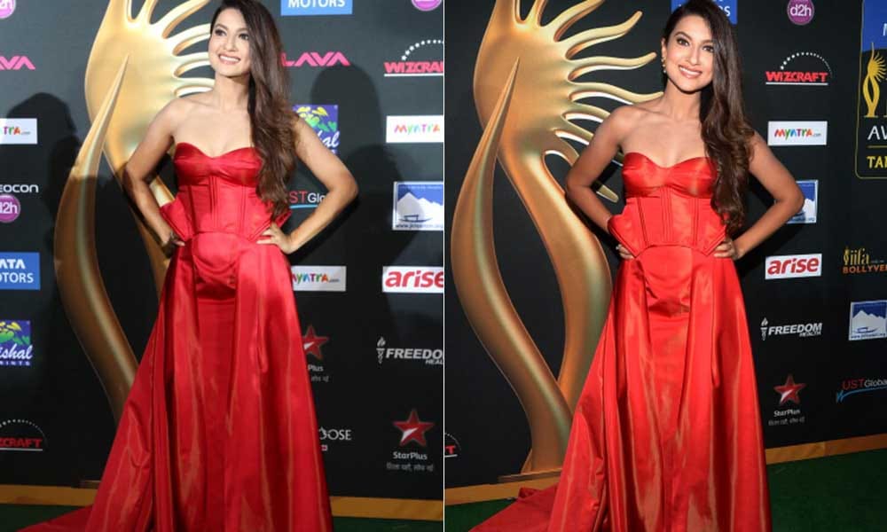Bollywood actresses in red gown