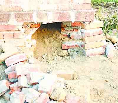 One lakh was stolen in home