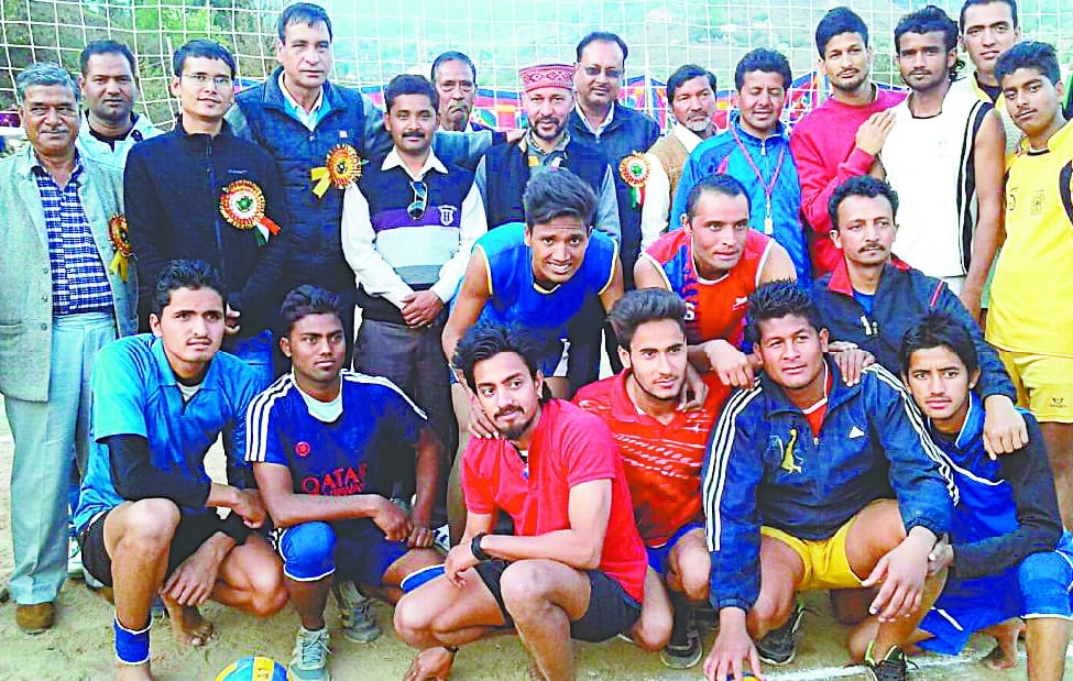 The Rwaikhal team won the championship in volleyball 