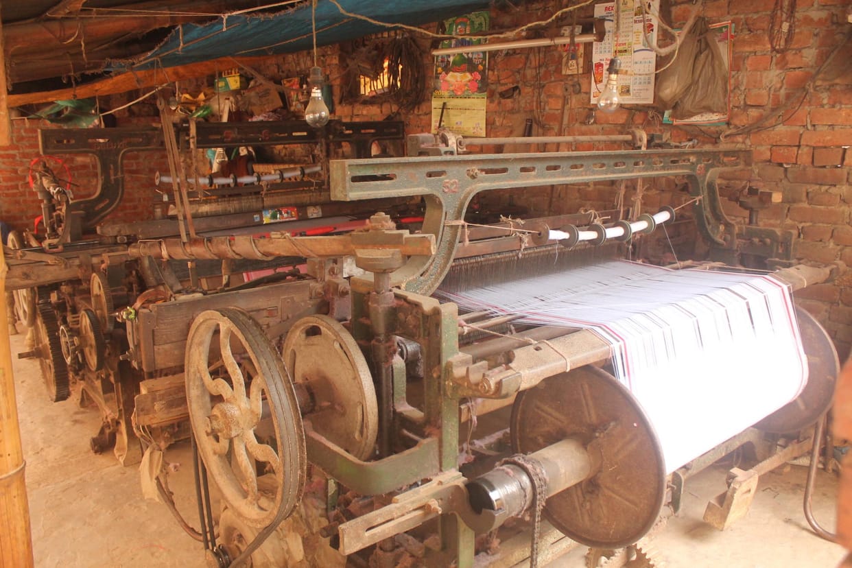 Stretching around the needs of weavers ointmen