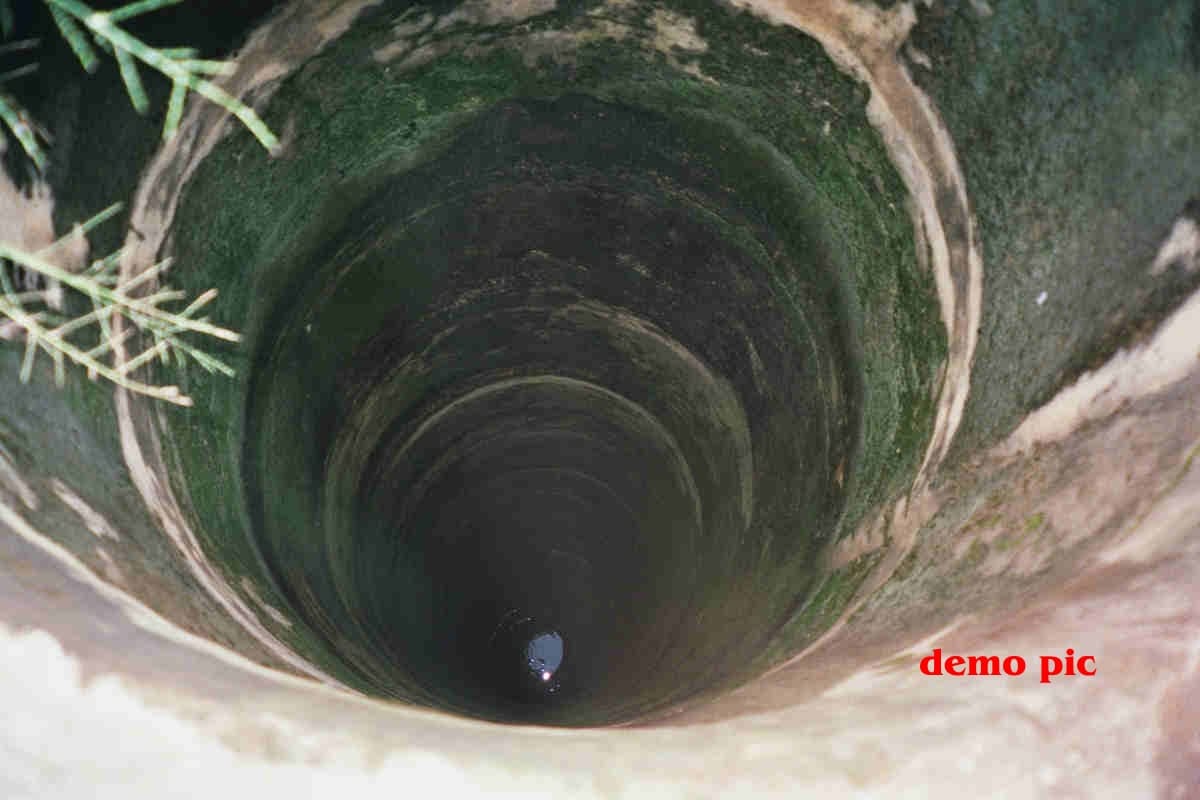 Devar jumped into the well in one side love with bhabhi in Bhadohi, villagers saved his life