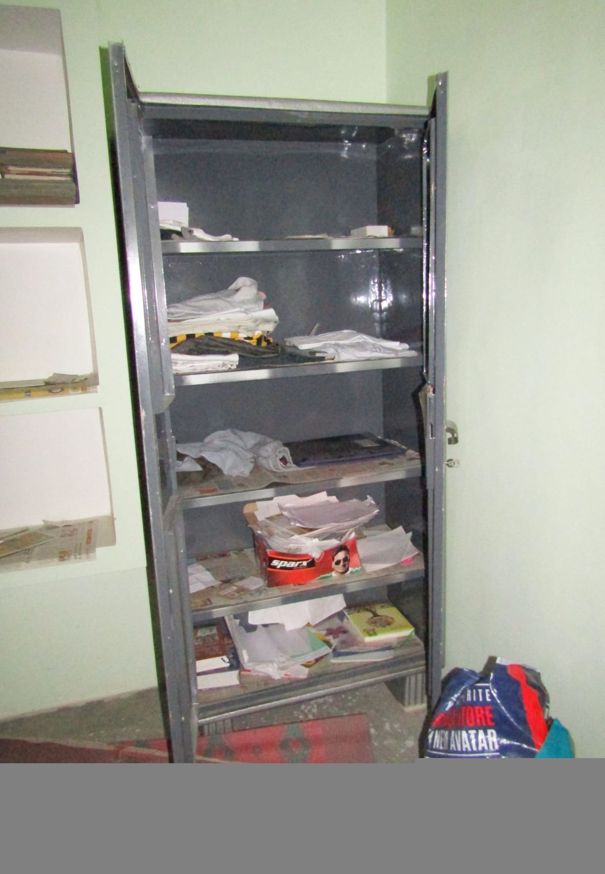 House broken into and theft of millions