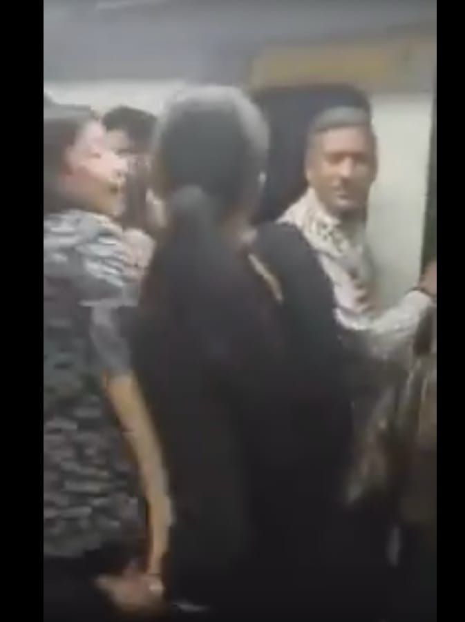 नशे में धुत लड़कियां