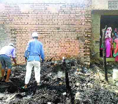 33 houses burnt by fire