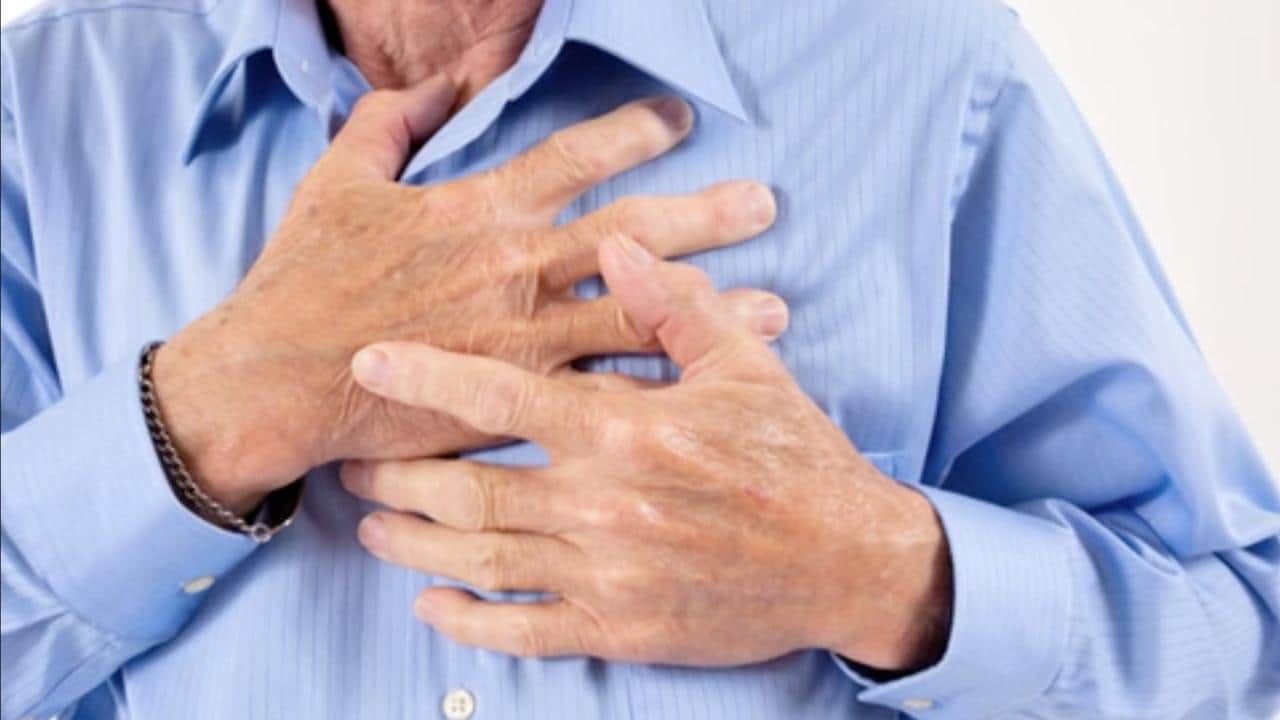 while travelling do not ingnore symptoms of heart attack