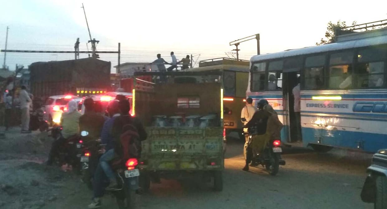 heacy traffic jam on bulandshaher-kakod road