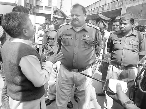 Bike riders snatched fifty thousand