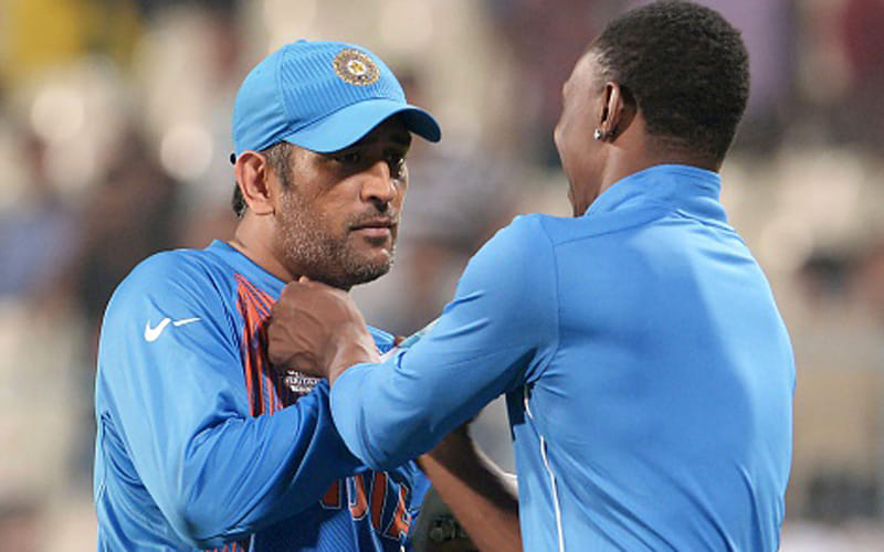 dywane bravo and ms dhoni enjoying after warm-up match