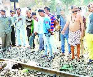 Elderly dropped by train, death