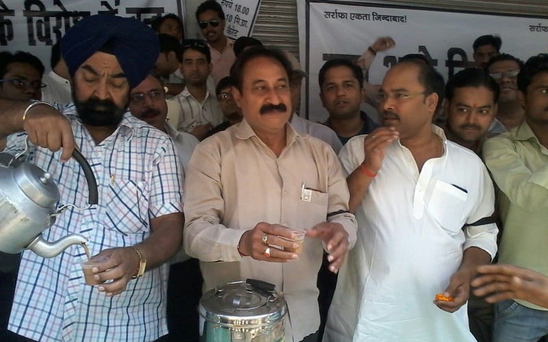 Varanasi: Jwellery seller opt unique method of protest against excise duty on gold