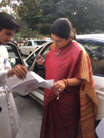 smriti amu vc meet
