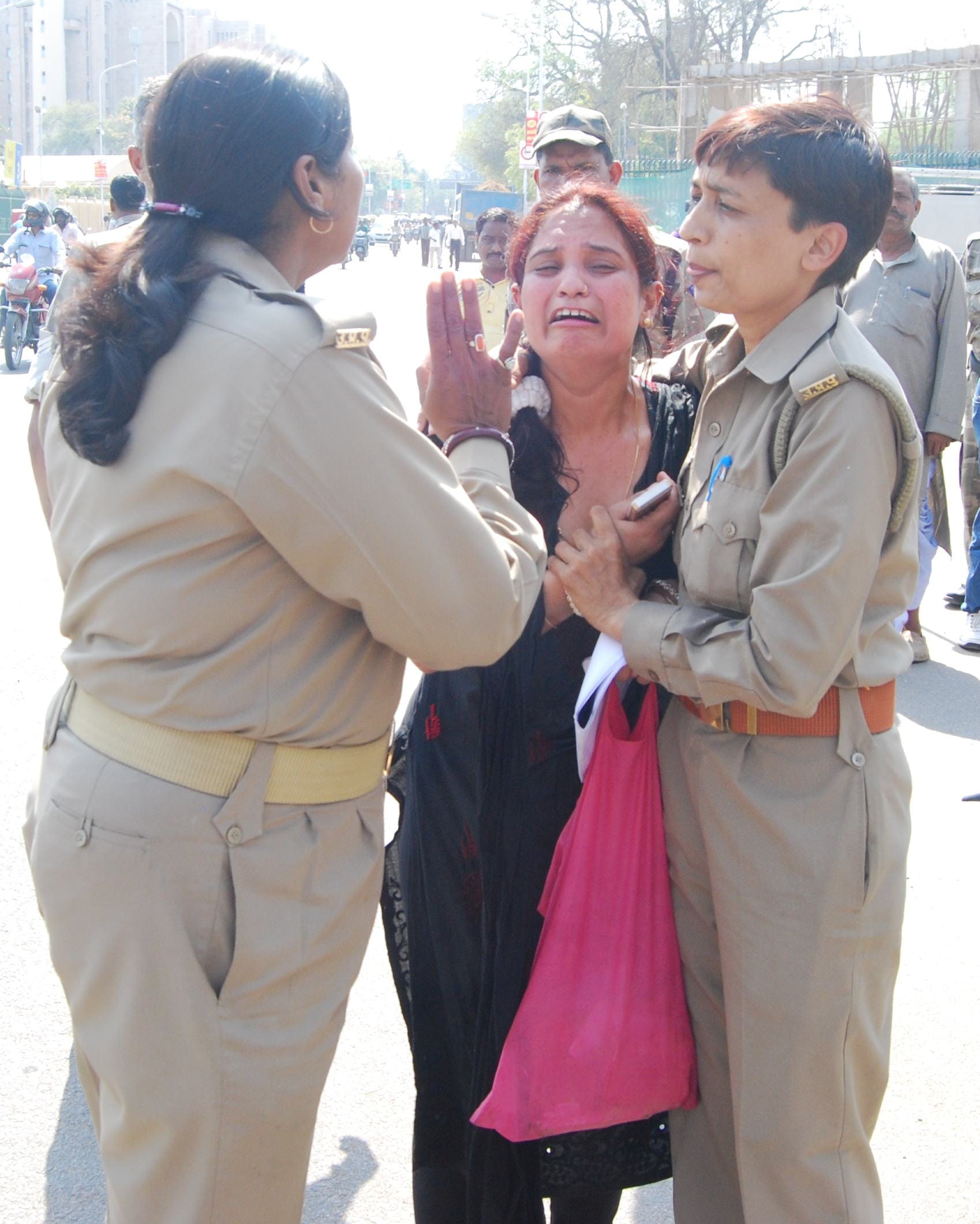  A woman tried to set fire herself in lucknow