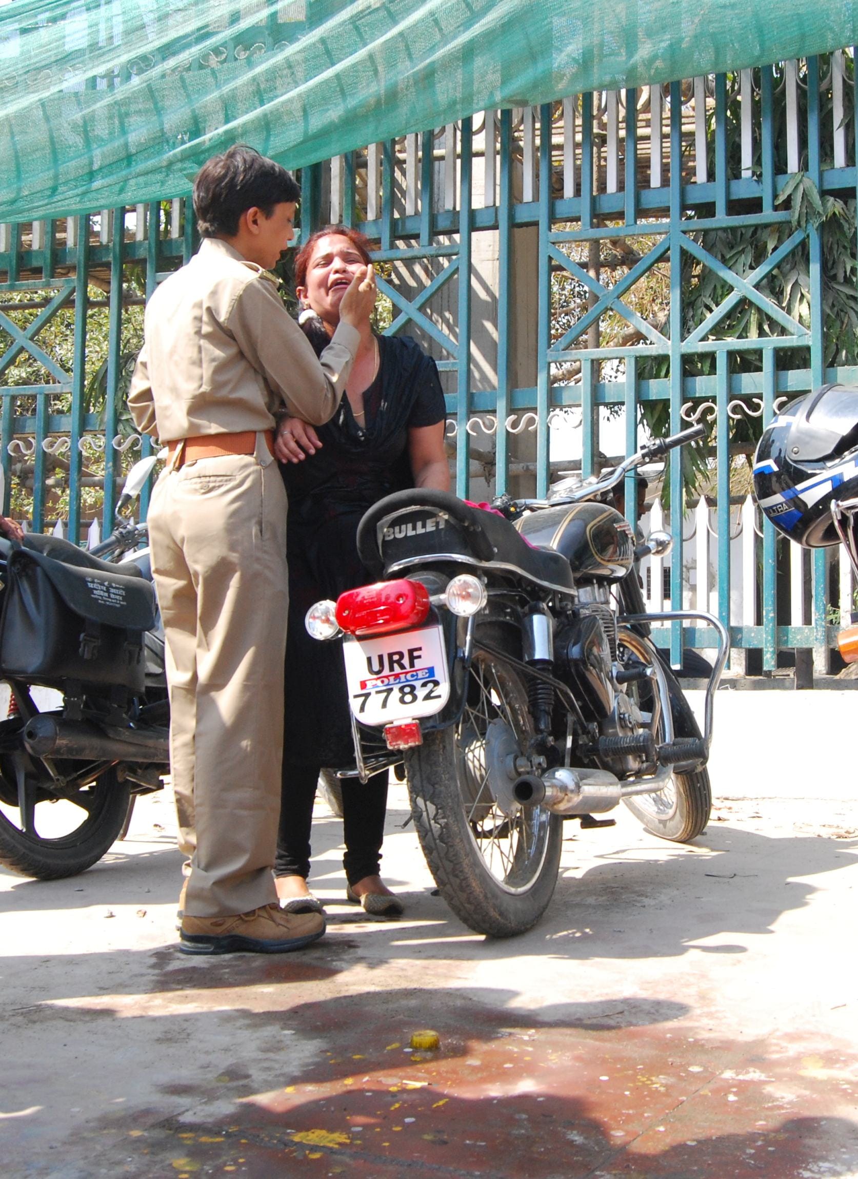  A woman tried to set fire herself in lucknow