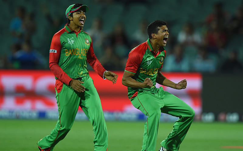 two bangladeshi bowleres are suspected for bowling action