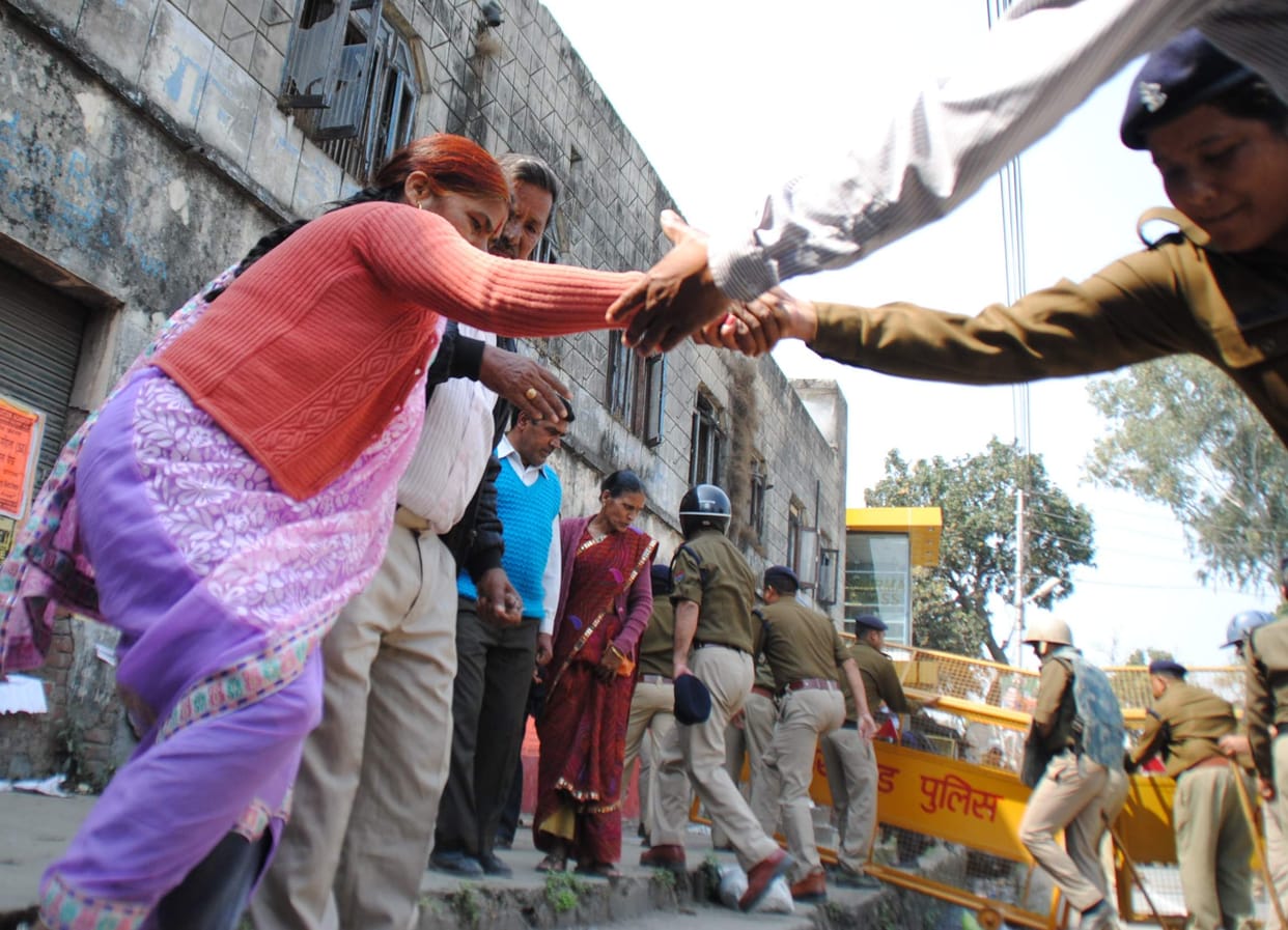 barricading for assembly session create many problem.