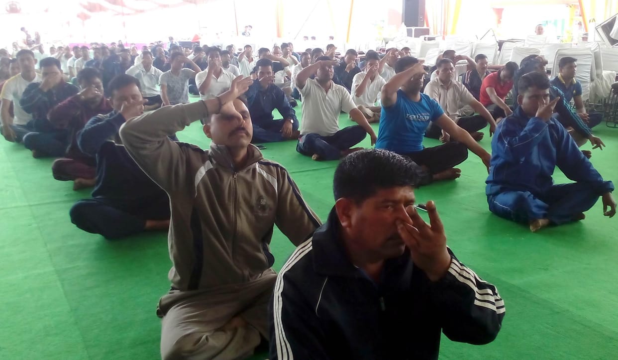 Officers and soldiers learned the tricks of yoga