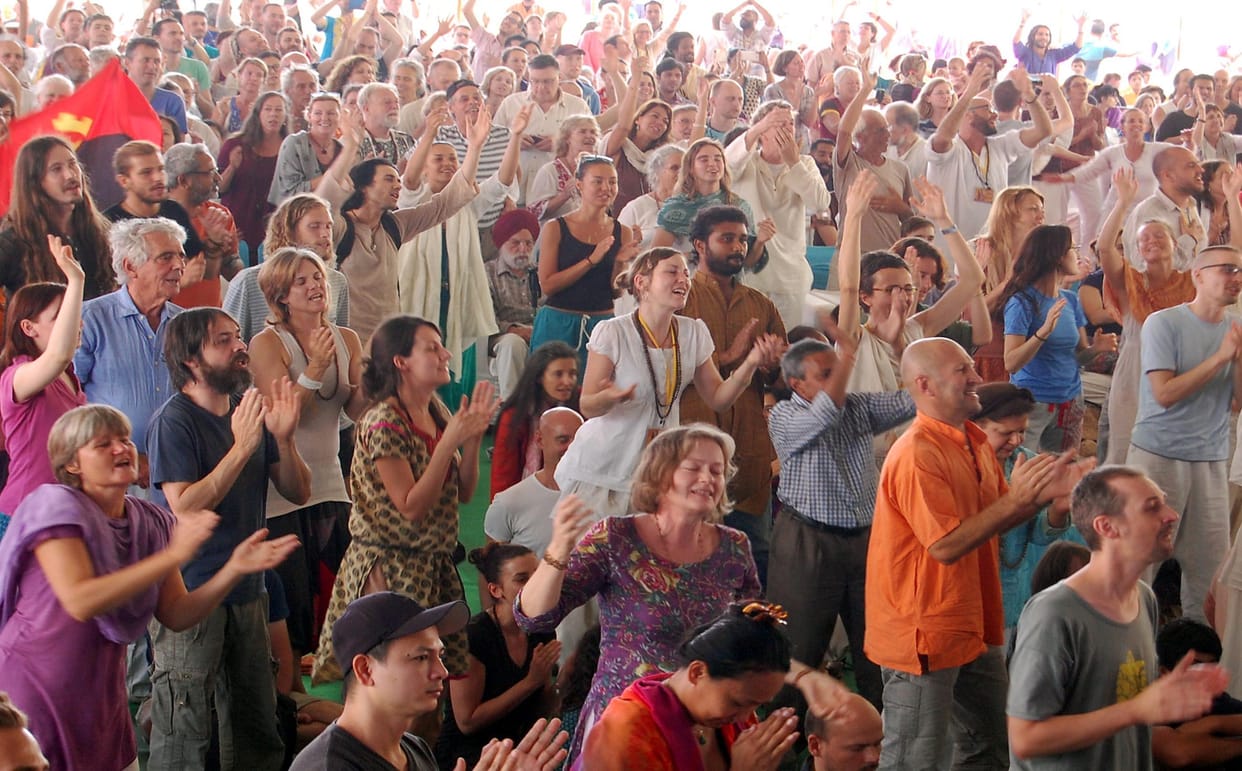 Yoga foreign seekers put dip in the Ganga