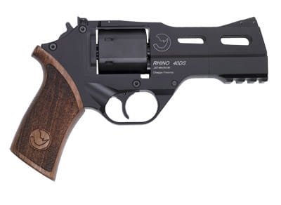attack on the young man to butt of the pistol