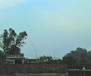 Clouds and wind increased the difficulty of farmers
