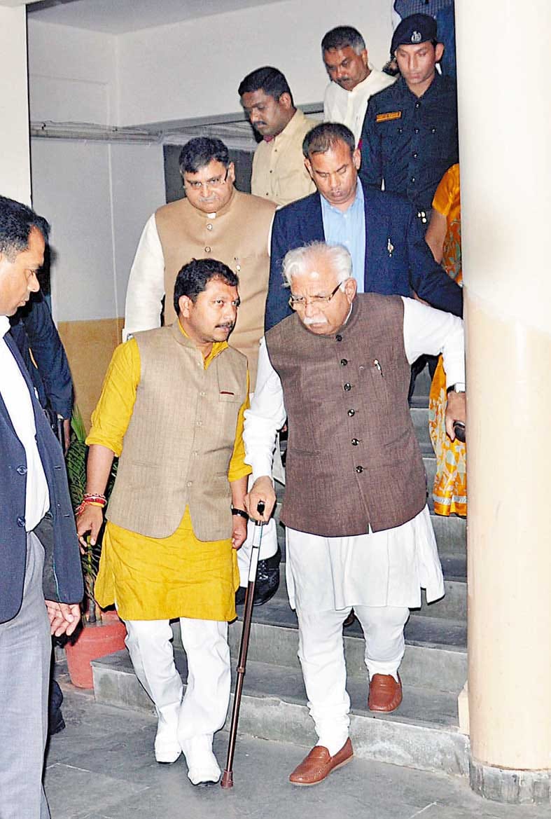 vip lift damage, cm, administration, karnal