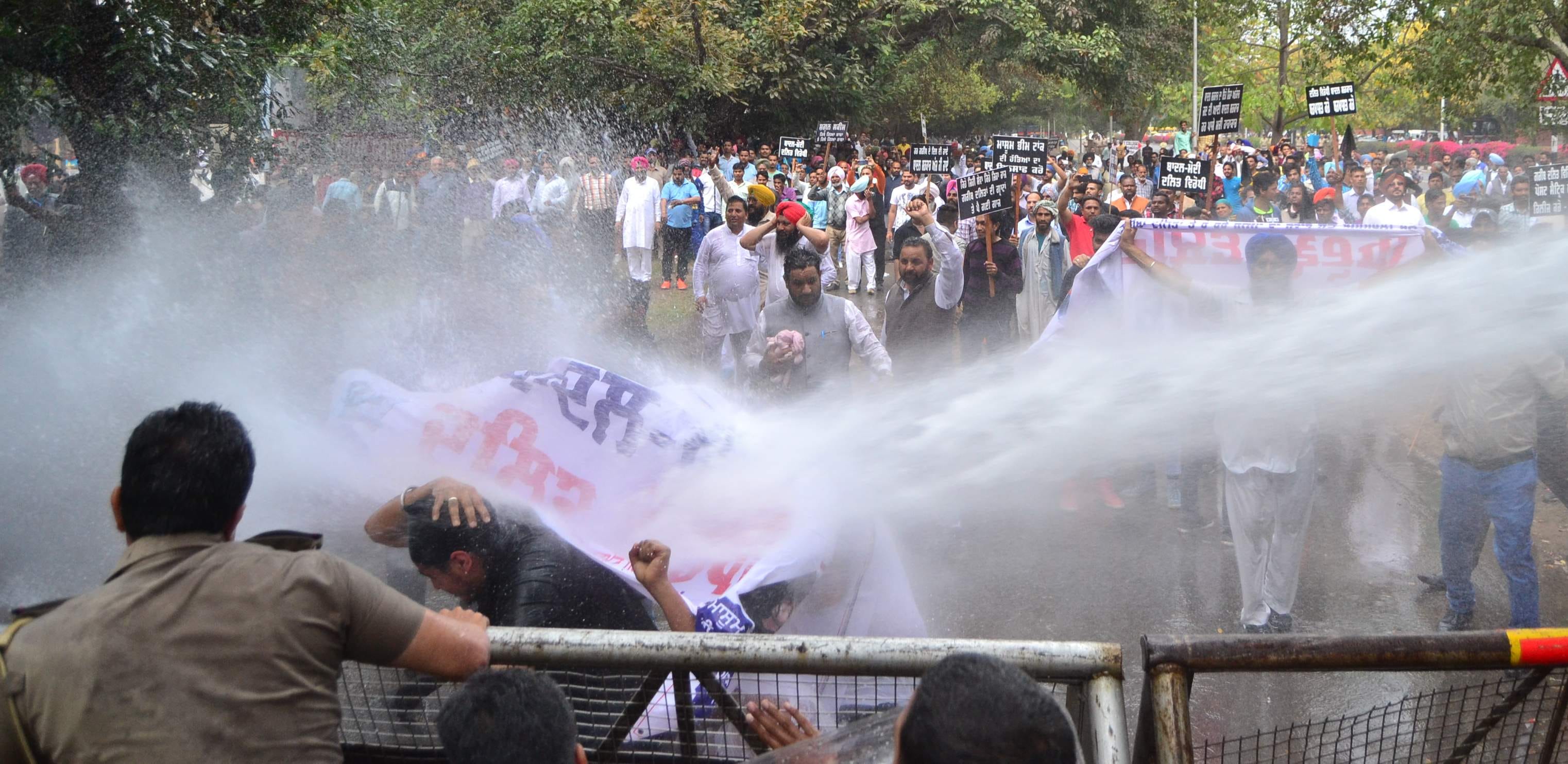 congress protest, congress sc wing protest, congress police clash, chandigarh police