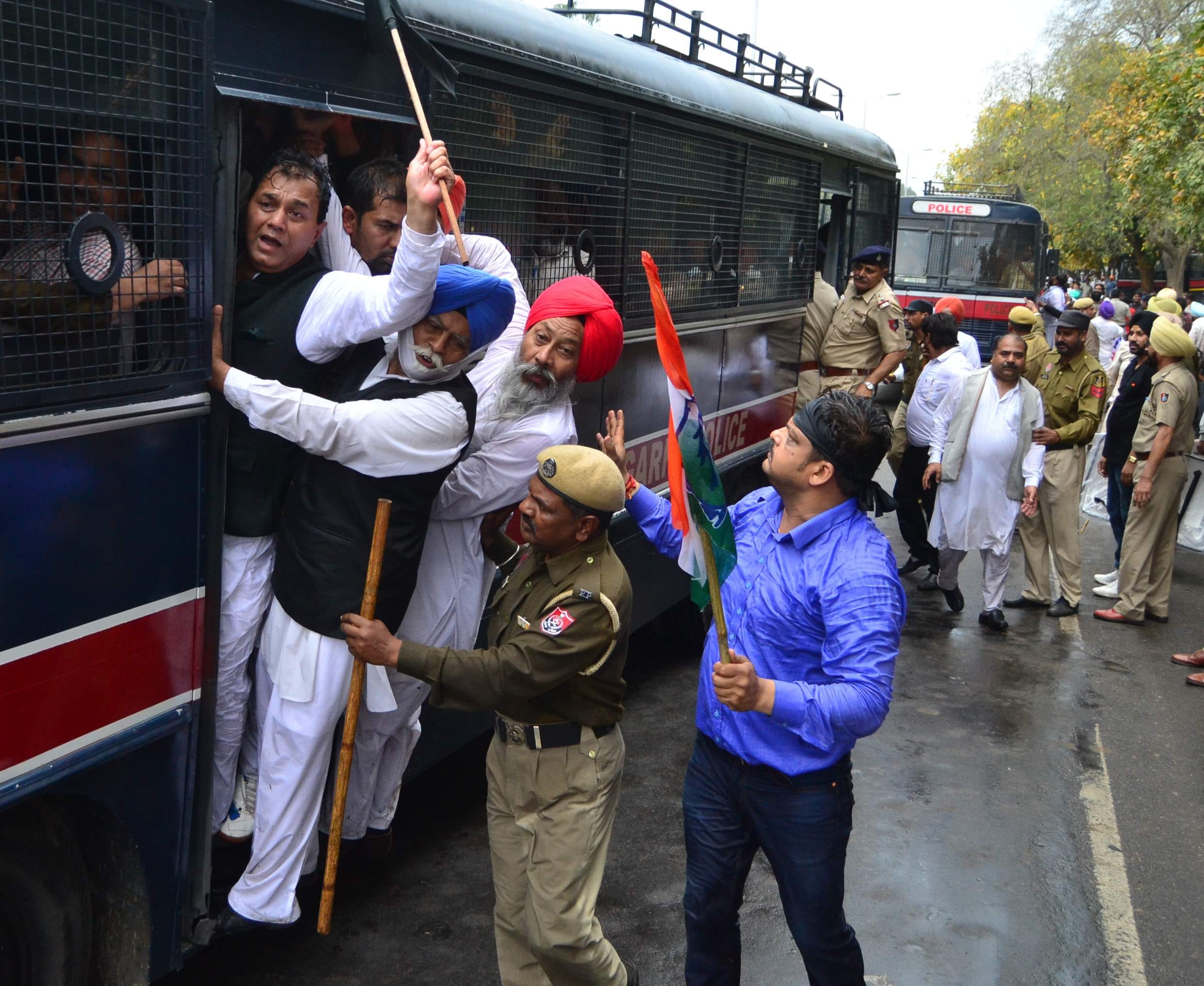 congress protest, congress sc wing protest, congress police clash, chandigarh police
