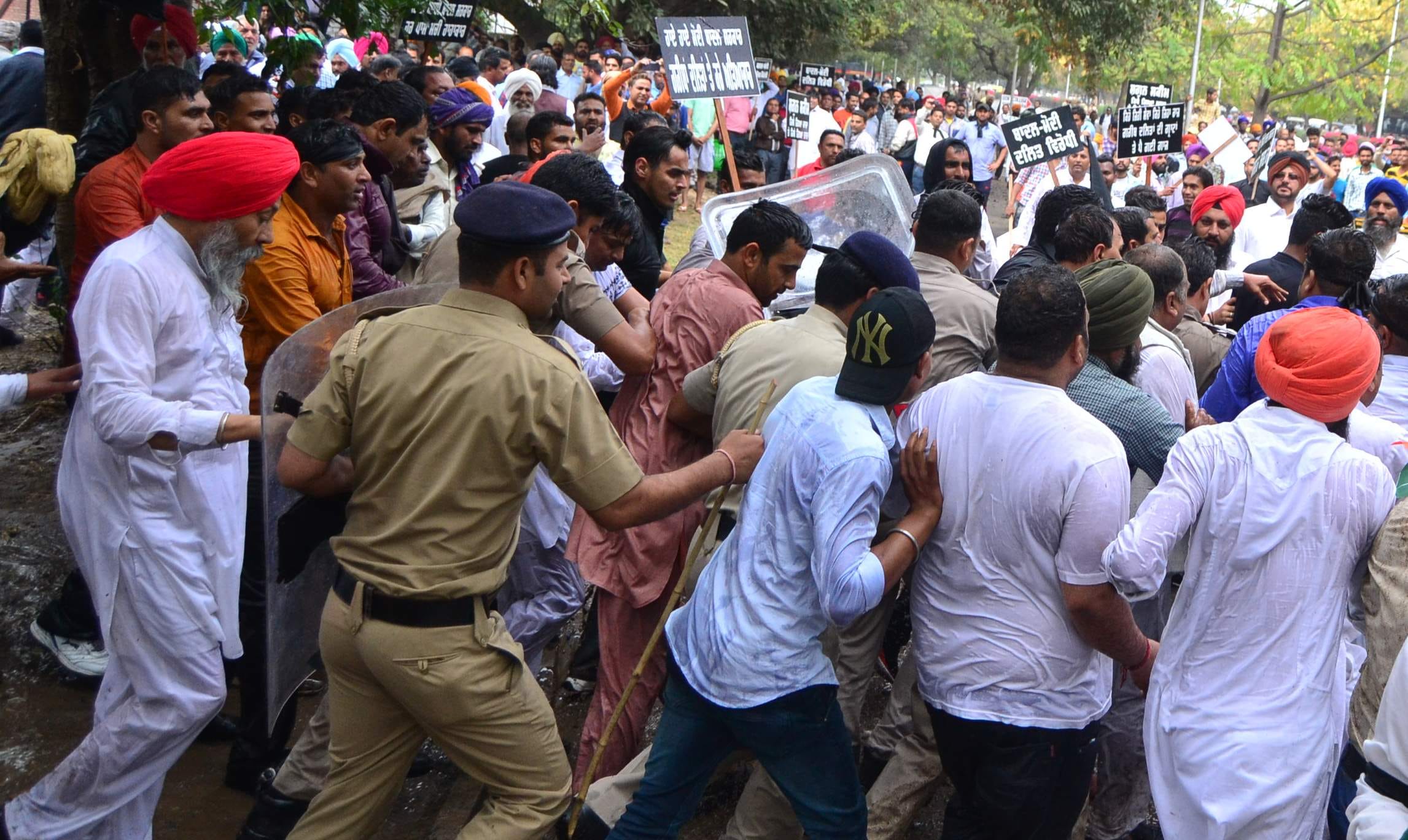 congress protest, congress sc wing protest, congress police clash, chandigarh police