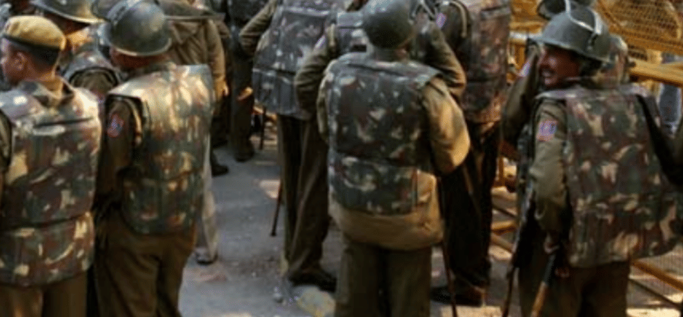 After the death of the elderly had to scuffle heavy police guard