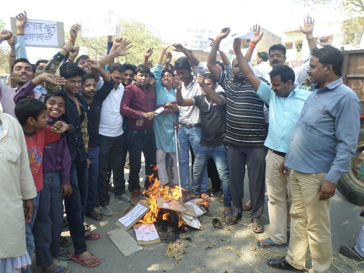 jwellery businessman protest 