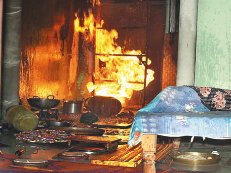 cylinder leekeg, three injured