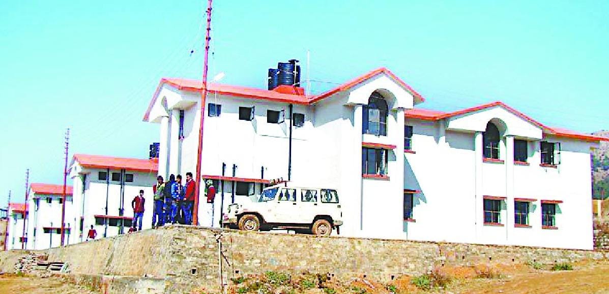 HRD directs JNVs to make available unoccupied hostels to district admins