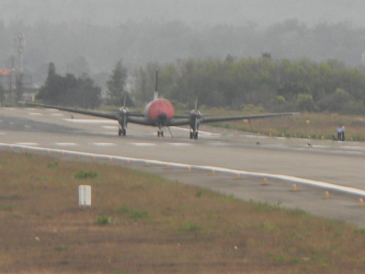 Plane dropped in the lake when landing at the runway