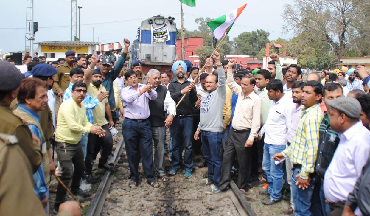 Bullion traders stopped Link Express.