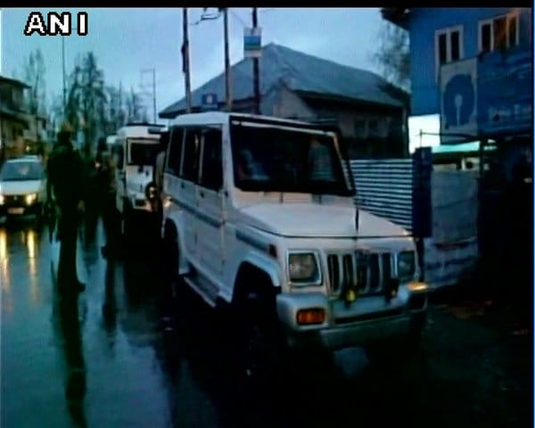 Militants hurl grenade at CRPF bunker in Pulwama 