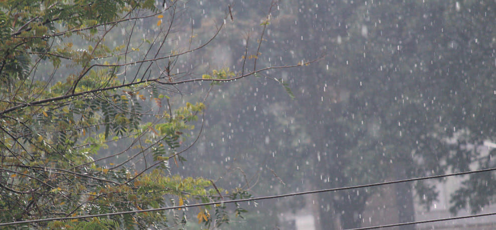 rain and hail in delhi ncr brought dowm temprature